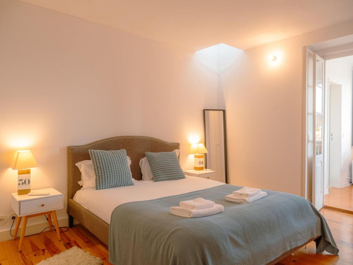 Luxurious Loft : Bridge-view Rooftop | By Airnest Apartamento Lisboa